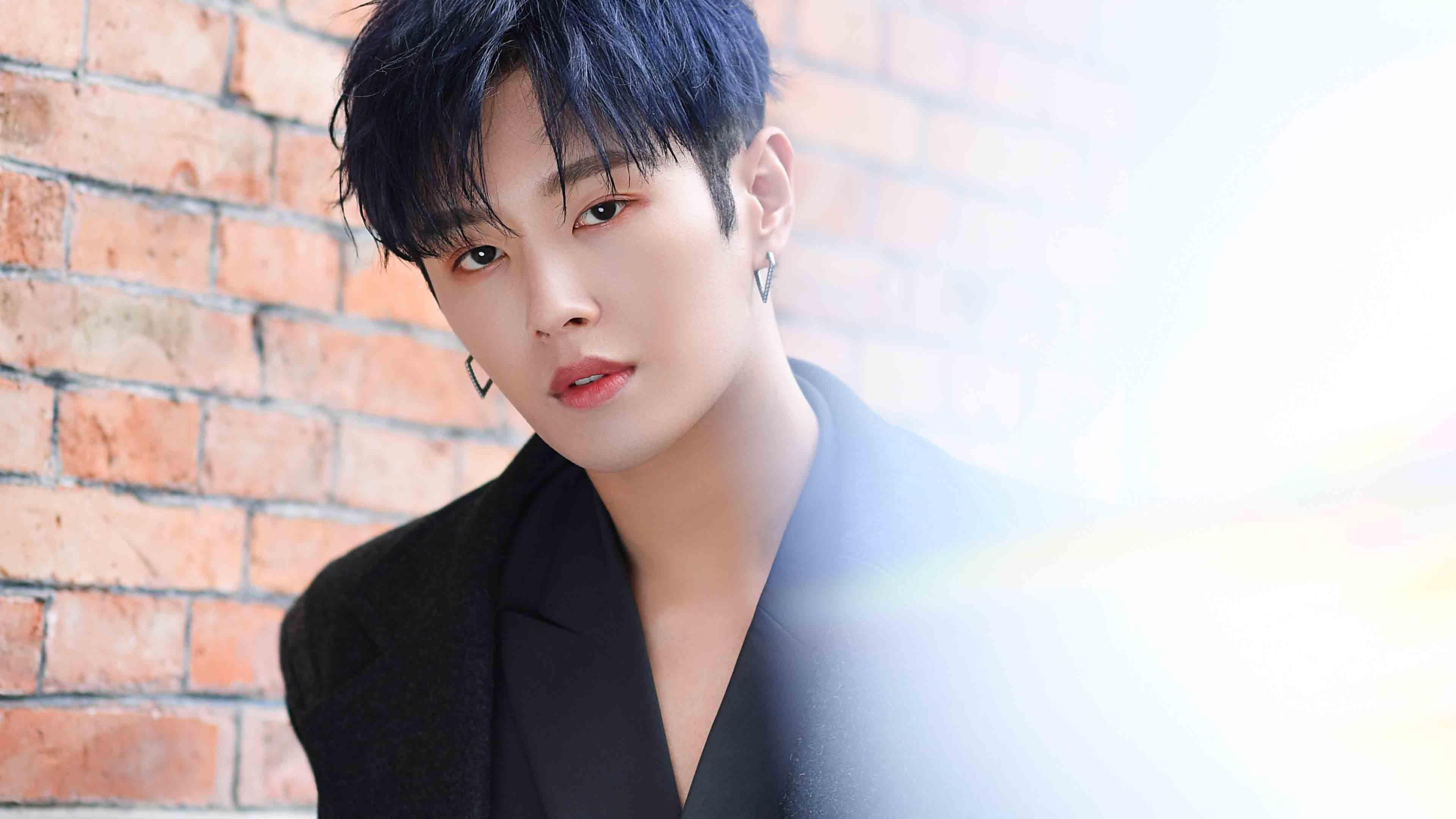 德国男子排球队在小组赛中表现出色，晋级八强，德国排球运动员