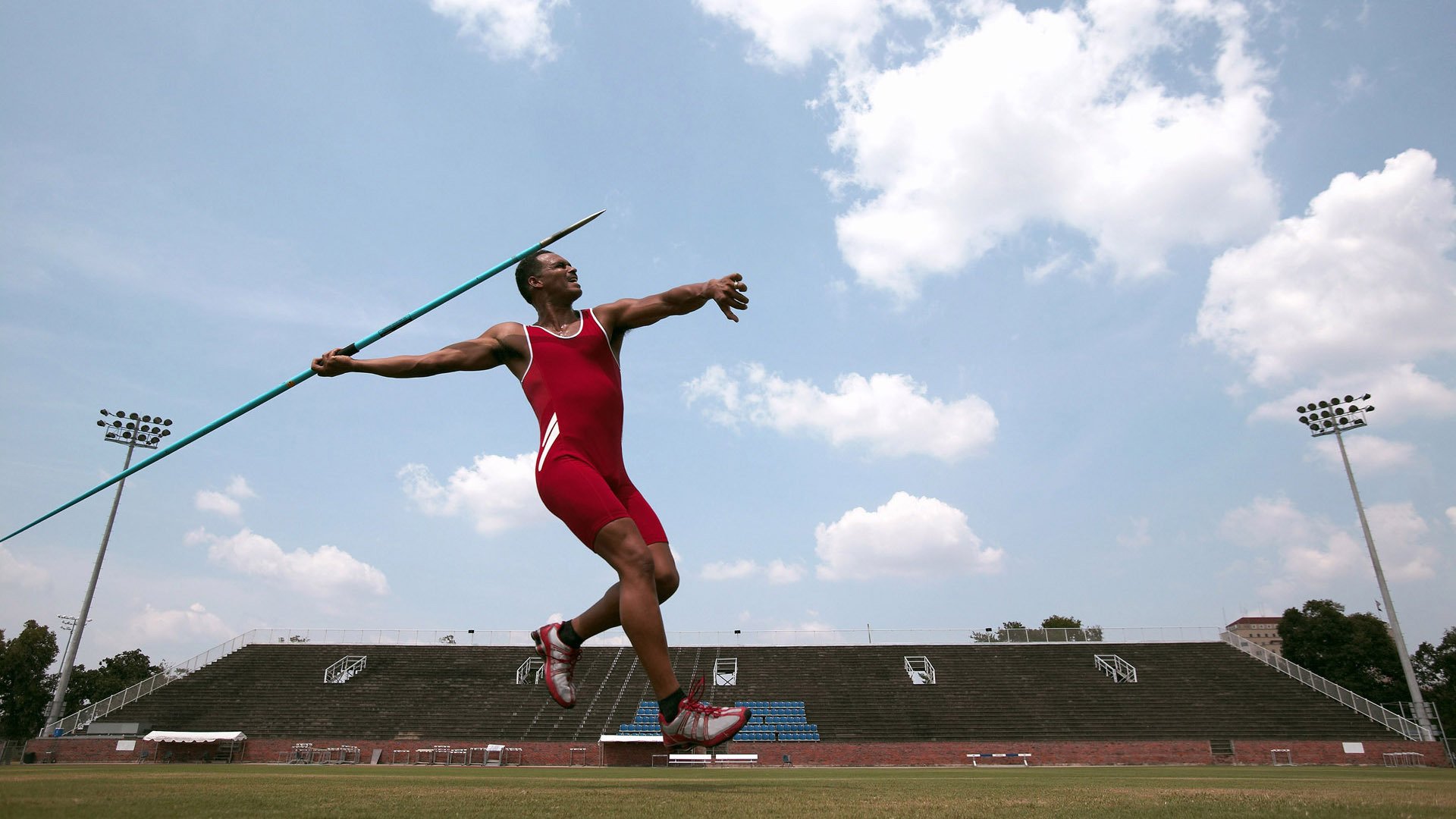 德国男子排球队在小组赛中表现出色，晋级八强，德国排球运动员